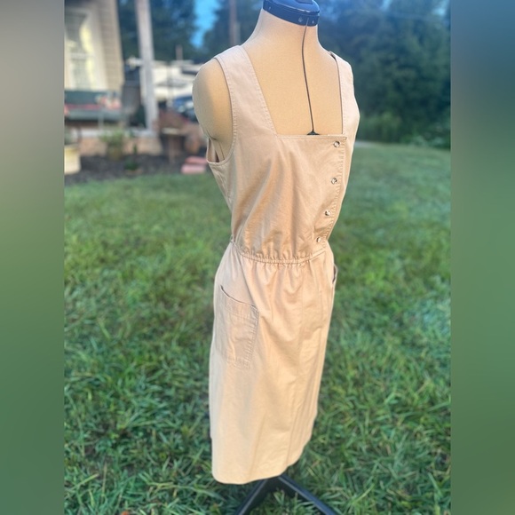 Vintage Sasson khaki dress. Pockets. Buttons. Midi. Paris. New York. Size 12/13 - Picture 3 of 7